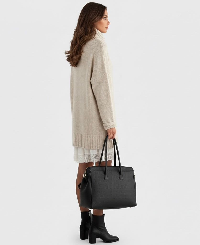 Sára | Luxusní pletené šaty s rolákem a krajkovým detailem